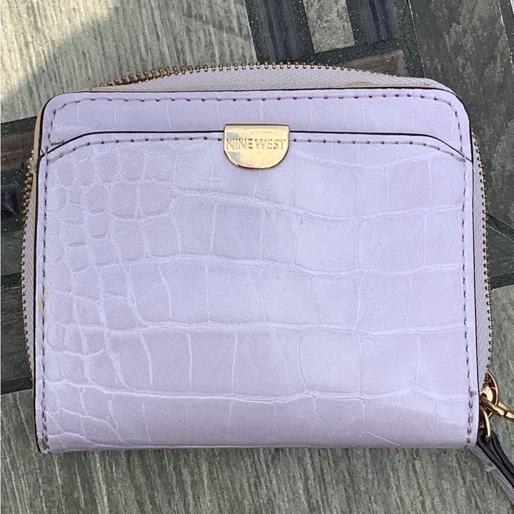 GUC! Nine West Lavender Croc-Embossed Leather Gold Wallet - Picture 6 of 7